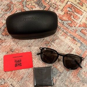BRAND NEW FERRAGAMO SUNGLASSES with case